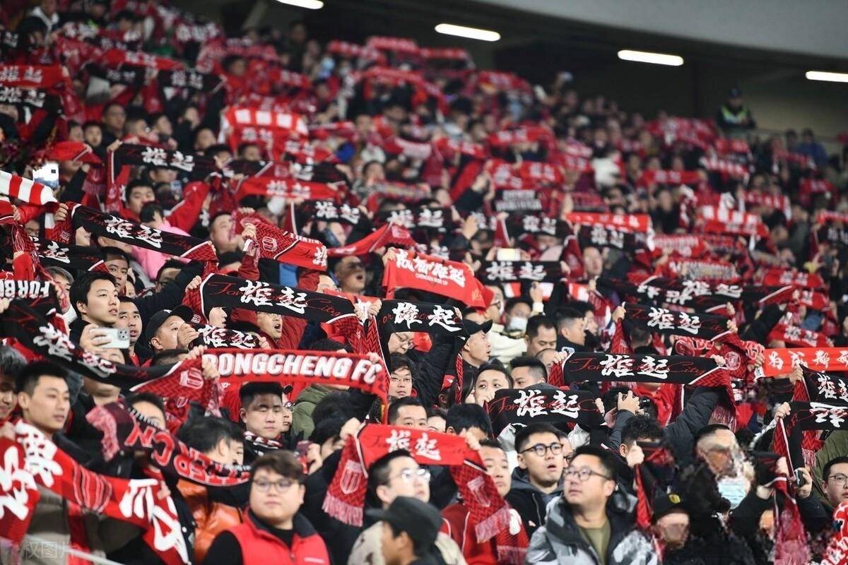 中超今夜走向成谜，曼城内部沟通，质疑声仍在，阵容厚度经受考验