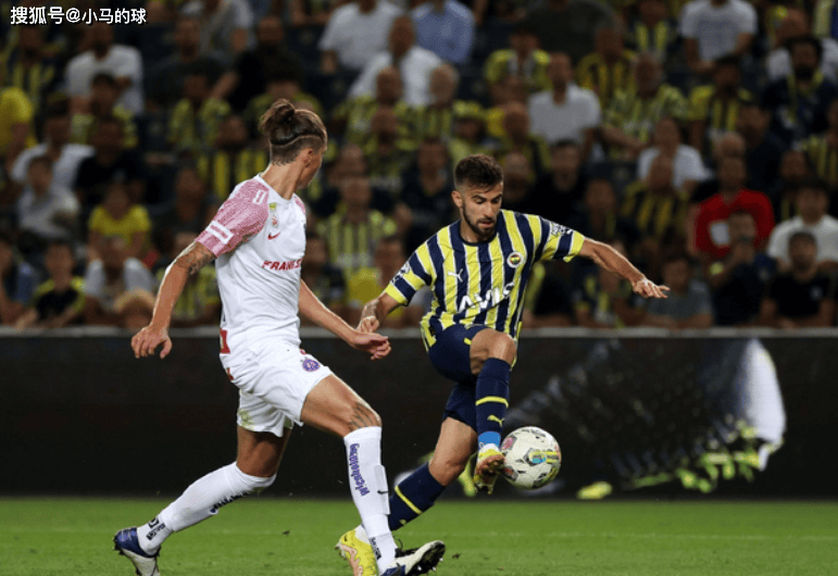 斯图加特训练开放日;冲刺阶段主帅复盘引欢呼;法甲在即;细节决定成败 斯图加特训练开放日;冲刺阶段主帅复盘引欢呼;法甲在即;细节决定成败