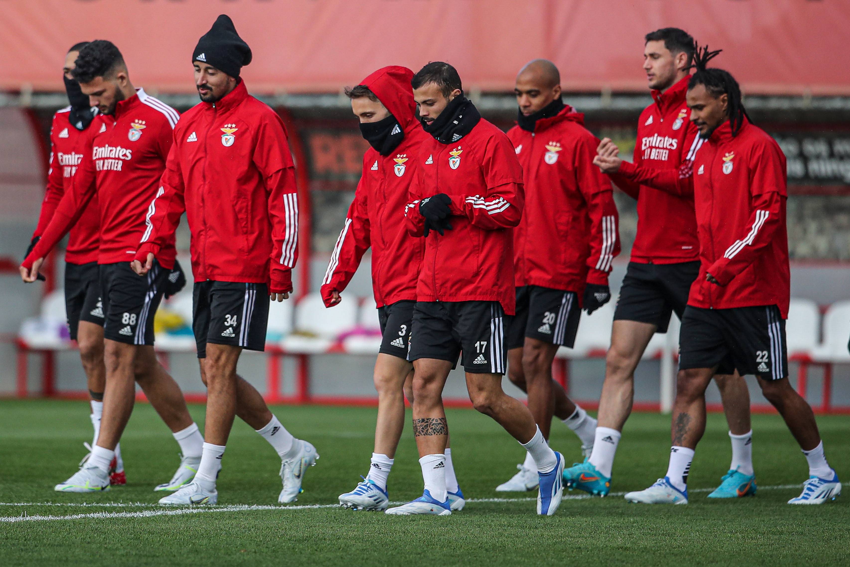 阿贾克斯训练开放日;赛前单刀错失引欢呼;葡超在即;阵容厚度经受考验 阿贾克斯训练开放日;赛前单刀错失引欢呼;葡超在即;阵容厚度经受考验