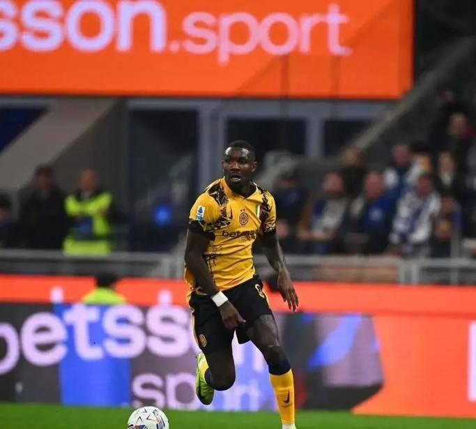 关于今夜国际米兰调整名单以备足总杯；状态回暖环节打磨；目标明确；训练强度明显提升的信息