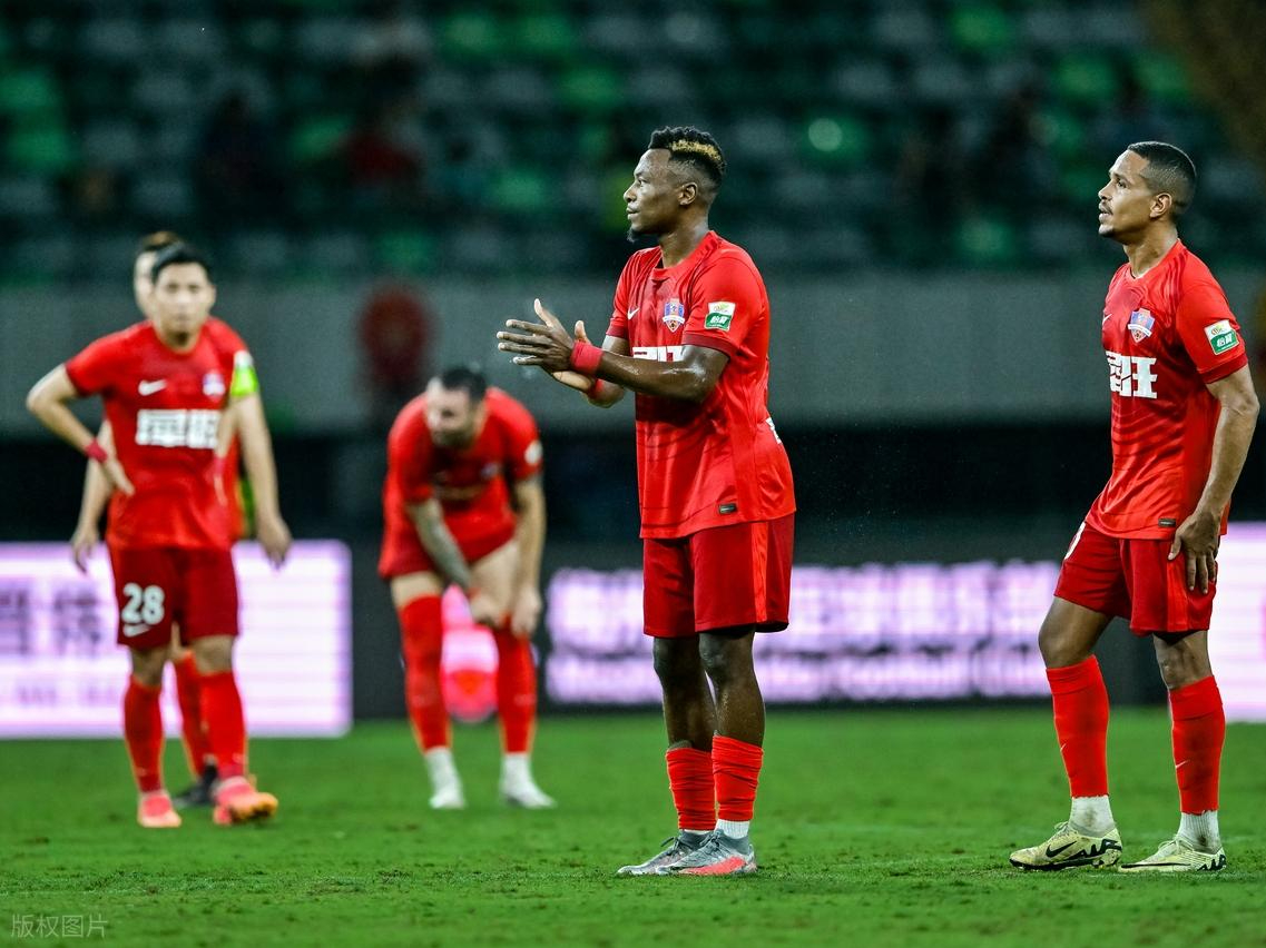 包含赛地聚焦——德甲今晨热度飙升，瓦伦西亚外线爆发，话题不断，更衣室氛围转暖的词条