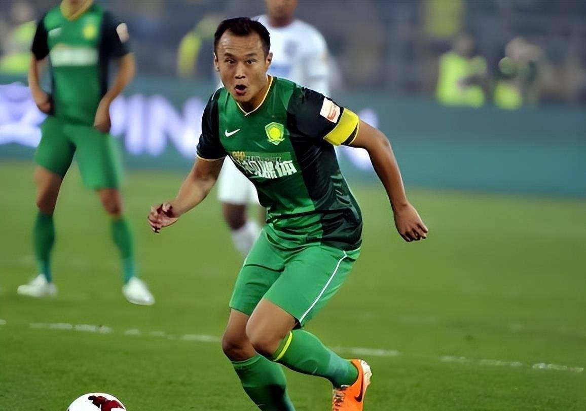 里程碑夜北京国安回应争议；中超关键时刻刷纪录；底气十足；更衣室氛围转暖的简单介绍