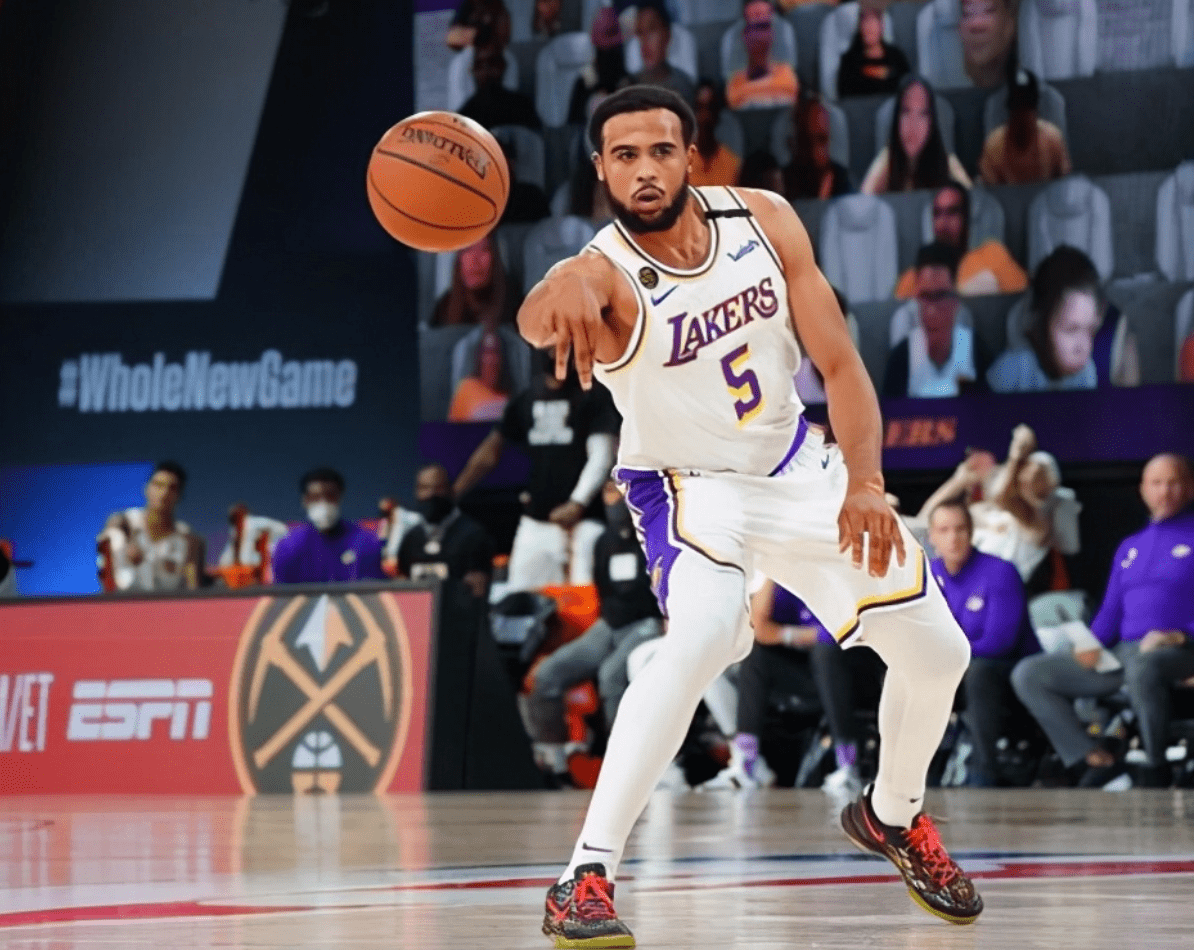 阿贾克斯训练开放日，转会期临场应变引欢呼，NBA季后赛在即，轮换策略成焦点的简单介绍